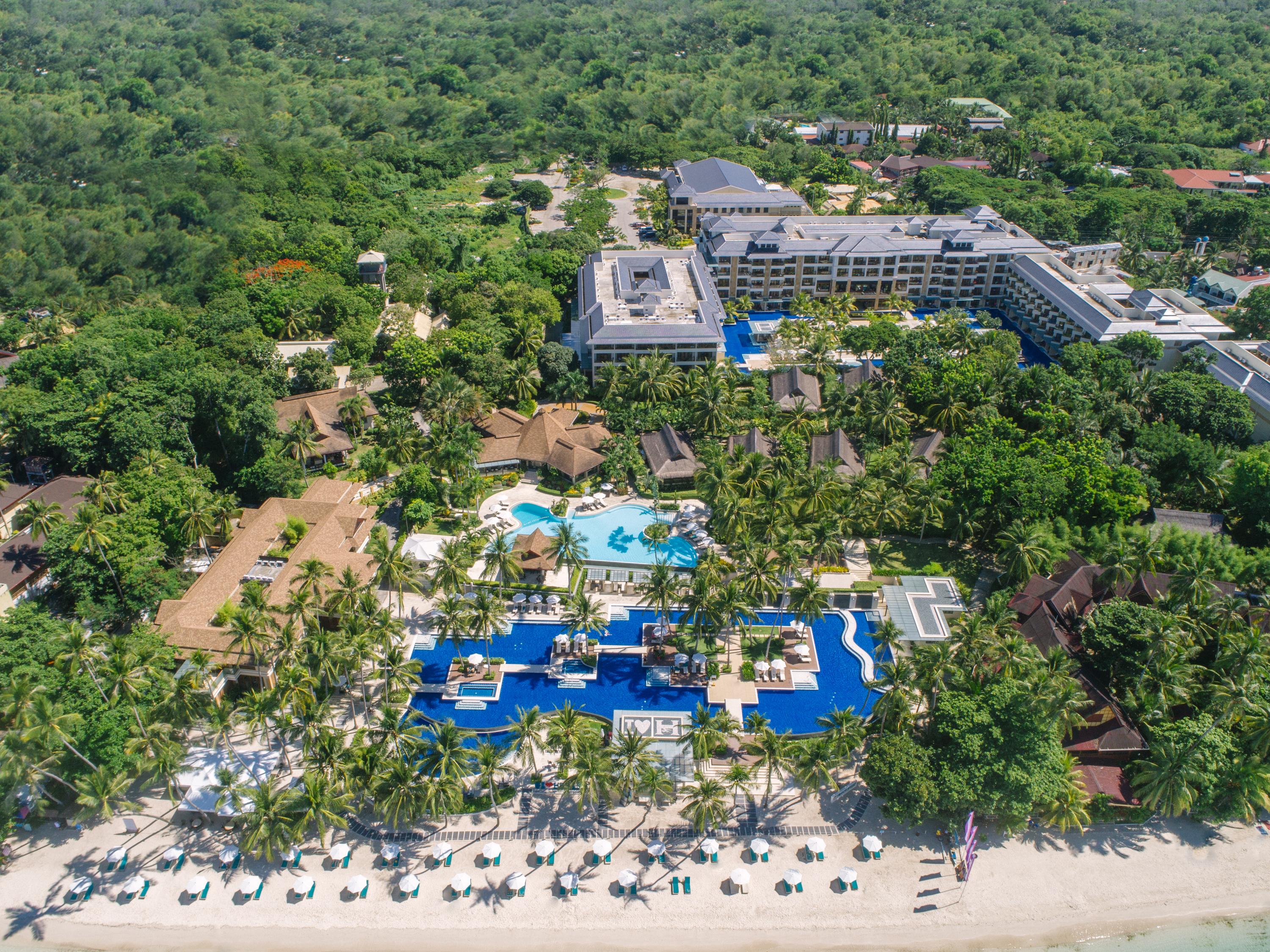 Henann Resort Alona Beach Panglao Extérieur photo Aerial view of the resort
