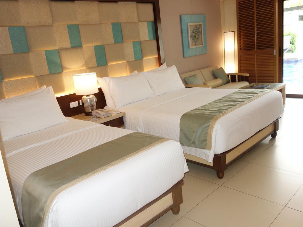 Henann Resort Alona Beach Panglao Extérieur photo A room at the resort